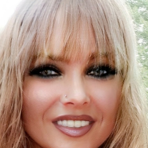 Meet your Posher, Cathy - Picture 2 of 2